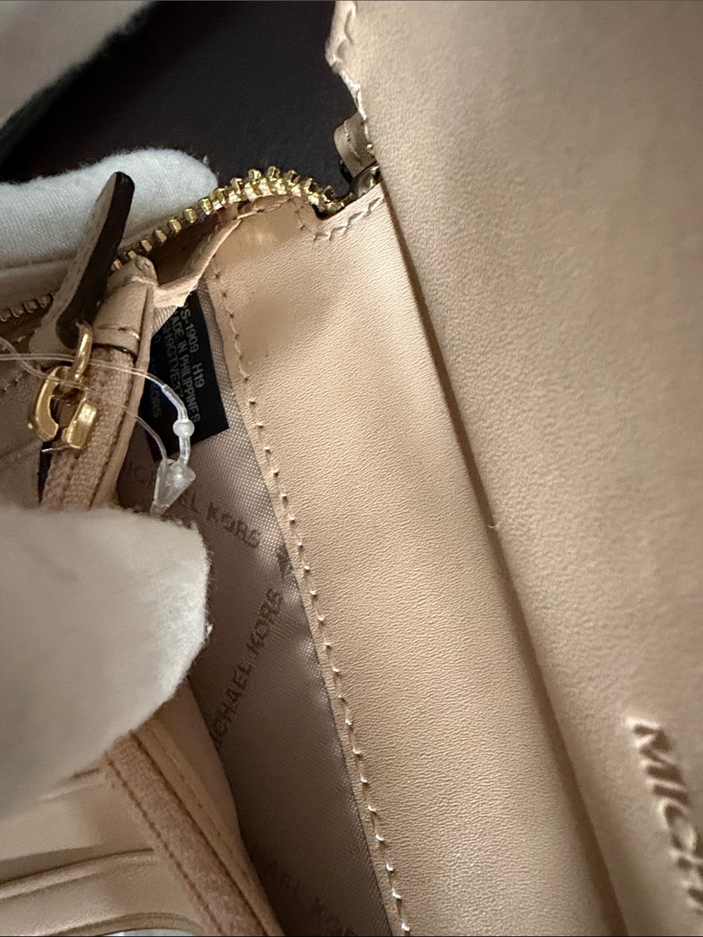 NEW Michael Kors Metallic Gold Floral-Embossed Zip Wristlet - Picture 8 of 12